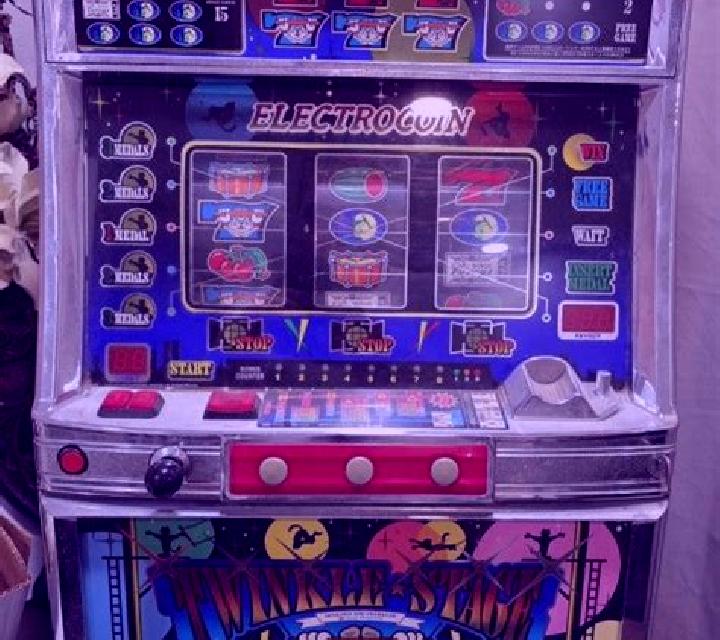 Retro 777 slot